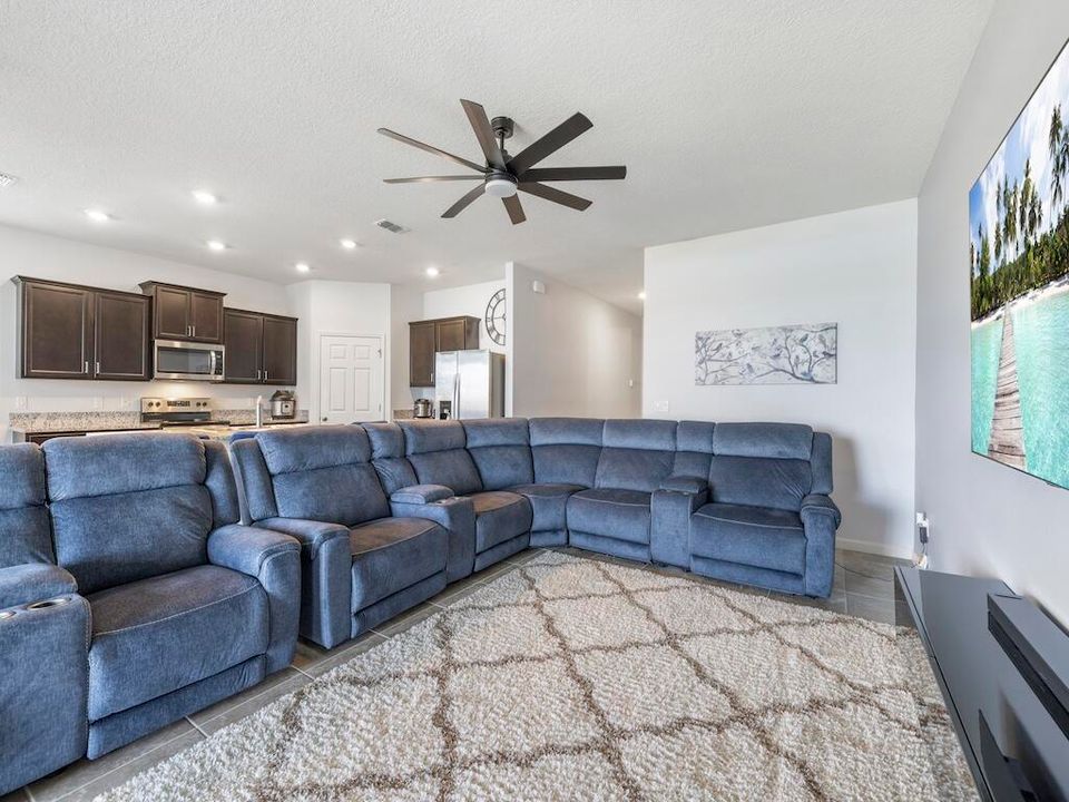 For Rent: $2,850 (3 beds, 2 baths, 2034 Square Feet)