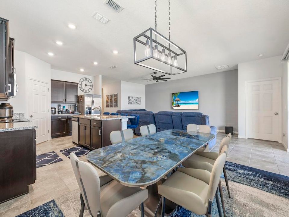 For Rent: $2,850 (3 beds, 2 baths, 2034 Square Feet)