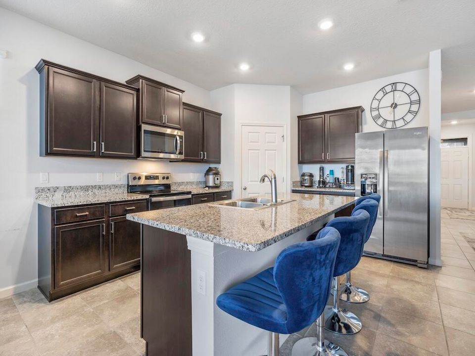 For Rent: $2,850 (3 beds, 2 baths, 2034 Square Feet)