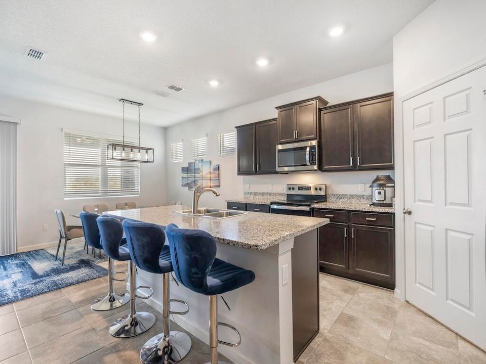 For Rent: $2,850 (3 beds, 2 baths, 2034 Square Feet)