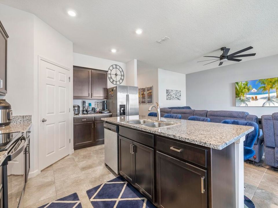 For Rent: $2,850 (3 beds, 2 baths, 2034 Square Feet)