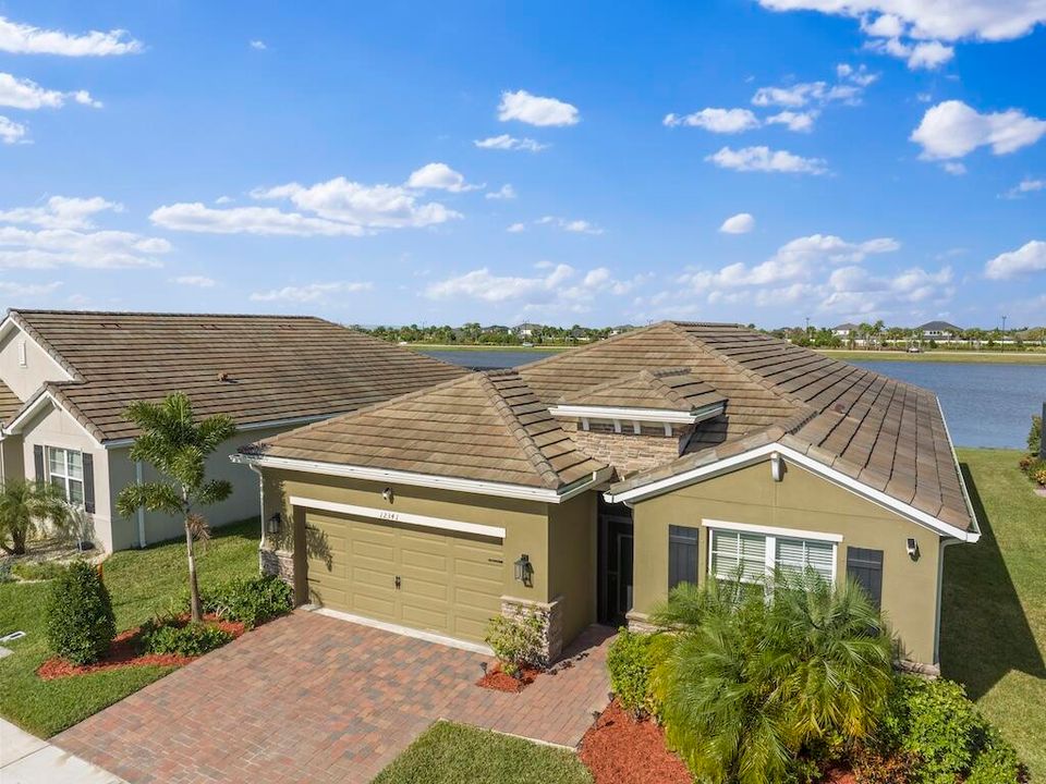 For Rent: $2,850 (3 beds, 2 baths, 2034 Square Feet)