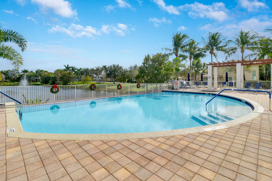 待售: $820,000 (3 贝兹, 2 浴室, 2467 平方英尺)