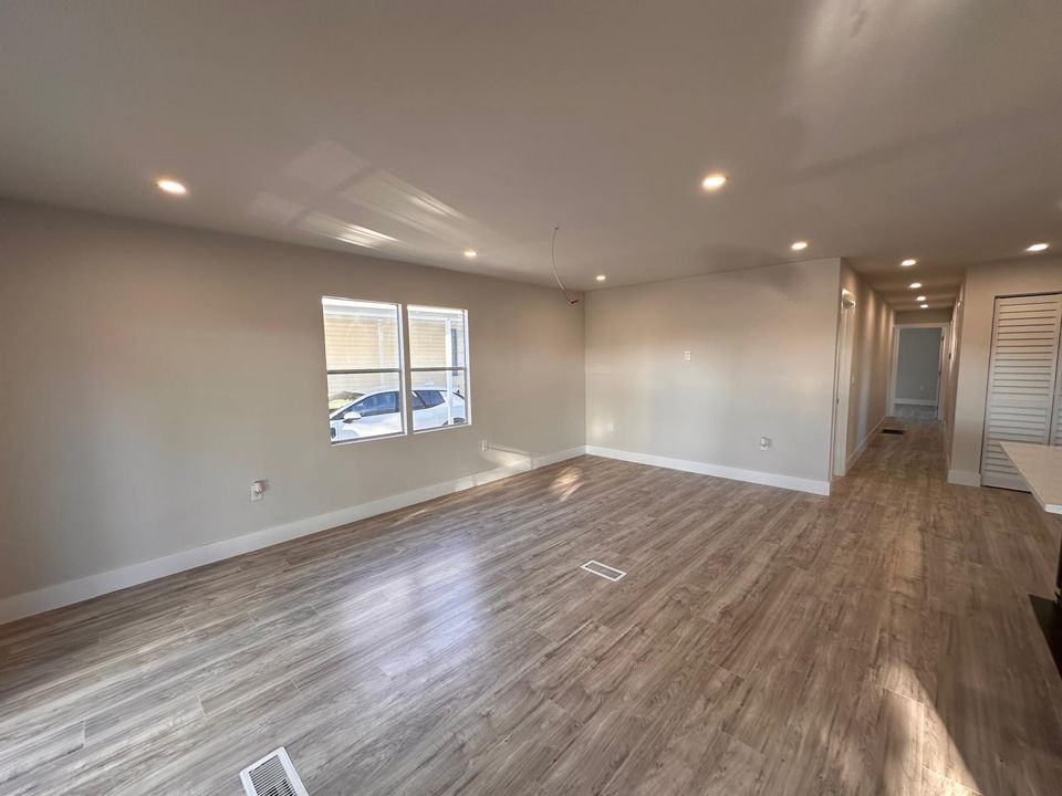 For Sale: $148,000 (4 beds, 2 baths, 1344 Square Feet)