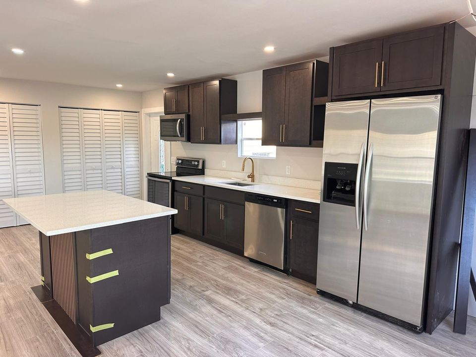 For Sale: $148,000 (4 beds, 2 baths, 1344 Square Feet)