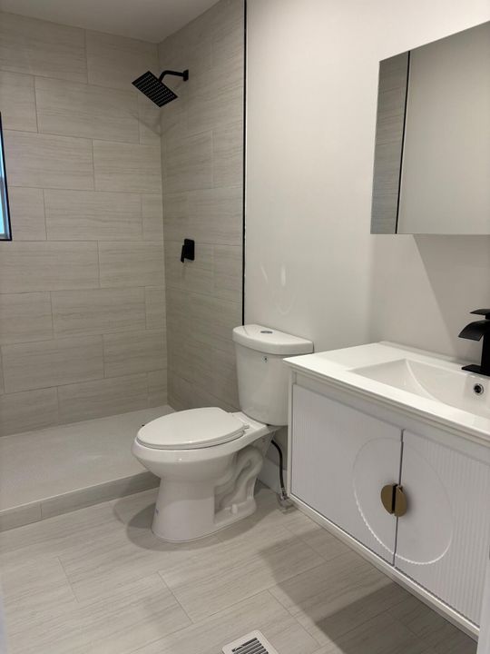 For Sale: $148,000 (4 beds, 2 baths, 1344 Square Feet)