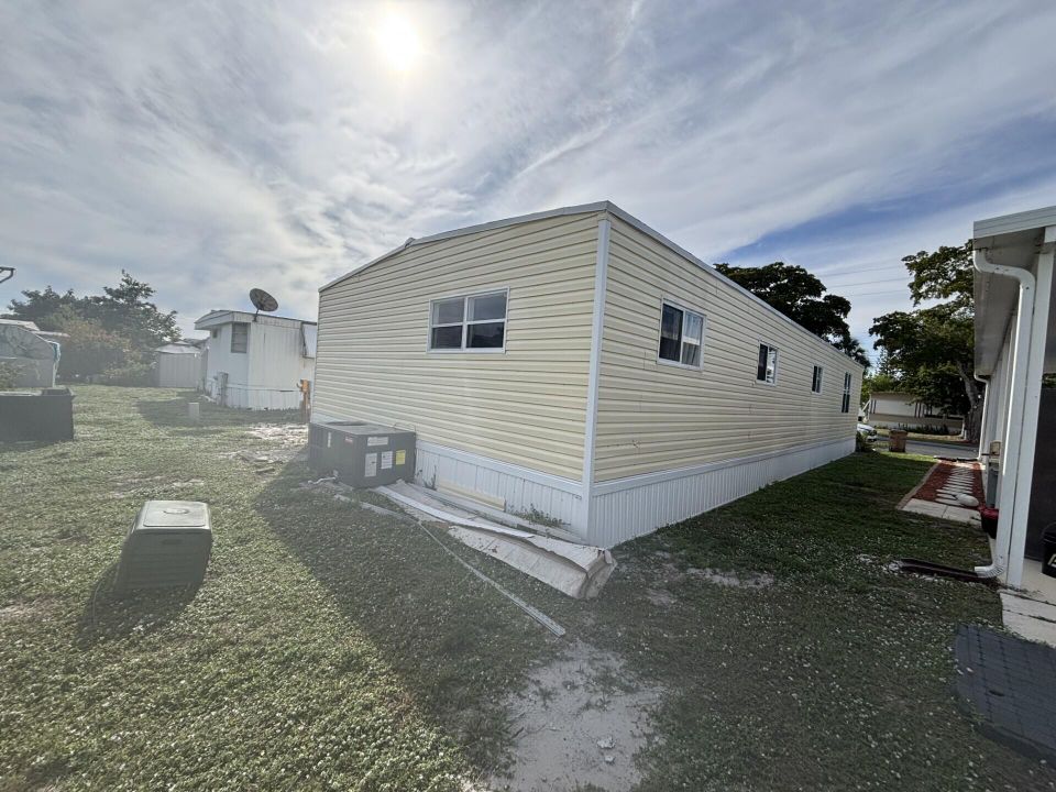 For Sale: $148,000 (4 beds, 2 baths, 1344 Square Feet)