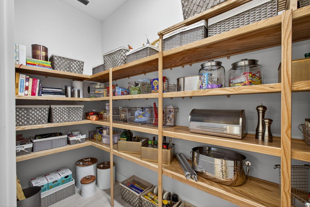 En Venta: $1,995,000 (6 camas, 3 baños, 3939 Pies cuadrados)