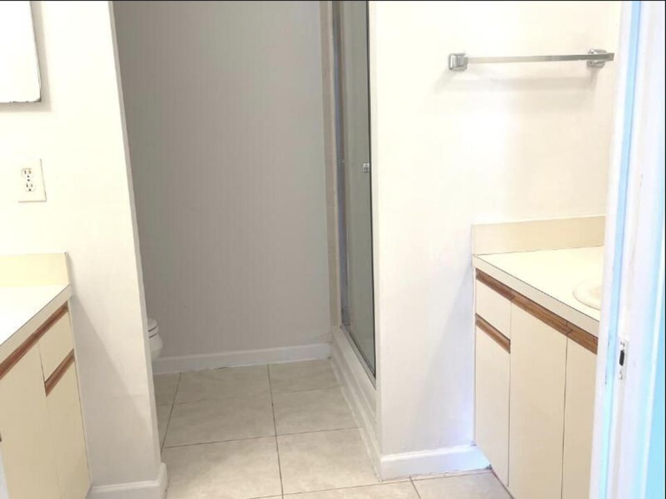 For Rent: $2,250 (2 beds, 2 baths, 1092 Square Feet)