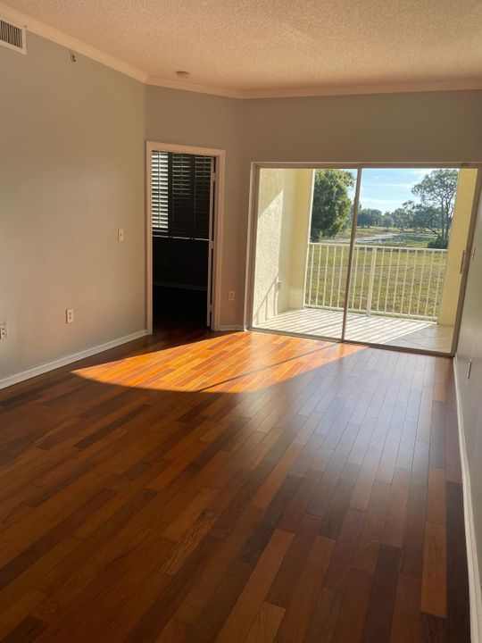 En Venta: $340,000 (3 camas, 2 baños, 1113 Pies cuadrados)