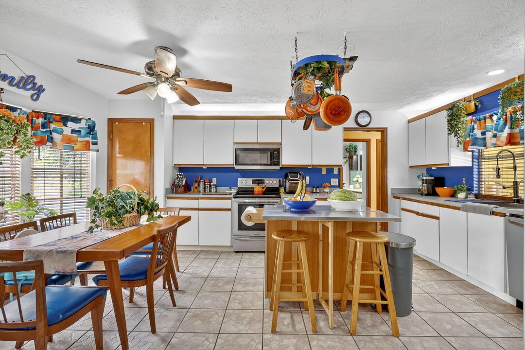 待售: $425,000 (3 贝兹, 2 浴室, 2100 平方英尺)