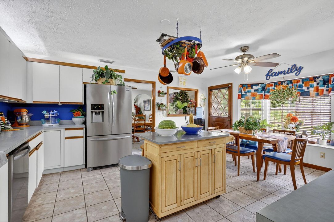 待售: $425,000 (3 贝兹, 2 浴室, 2100 平方英尺)