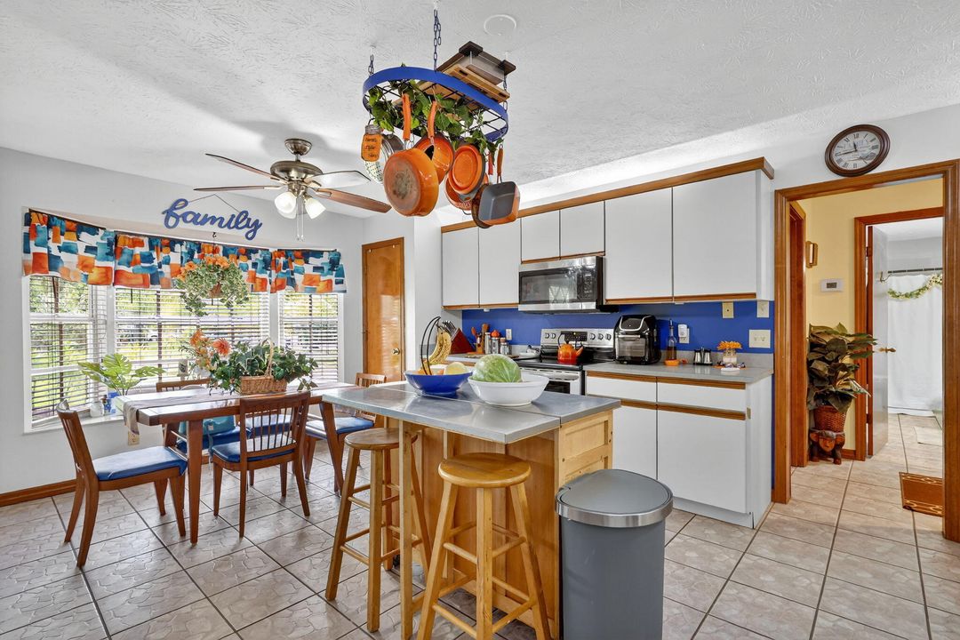 待售: $425,000 (3 贝兹, 2 浴室, 2100 平方英尺)