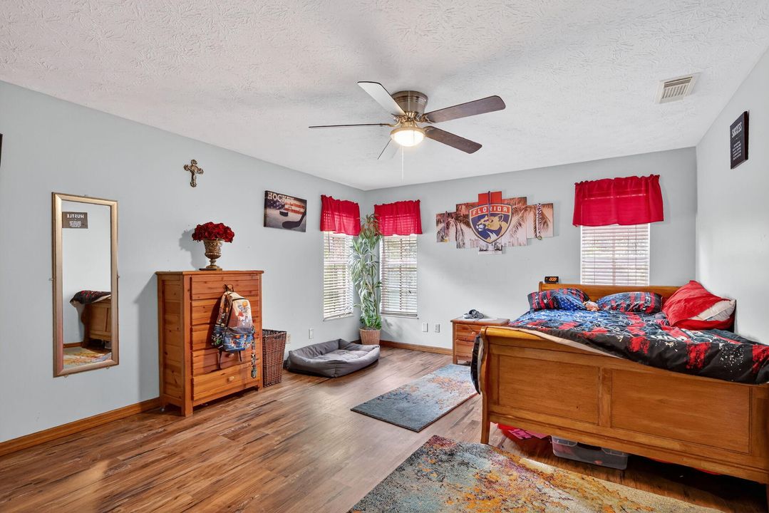 待售: $425,000 (3 贝兹, 2 浴室, 2100 平方英尺)