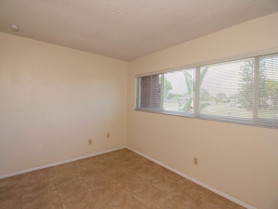 For Rent: $2,000 (2 beds, 1 baths, 930 Square Feet)