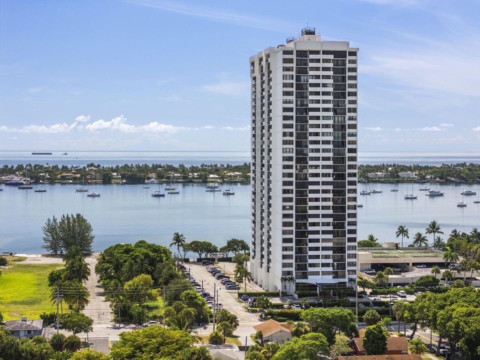 For Rent: $3,400 (3 beds, 2 baths, 1215 Square Feet)