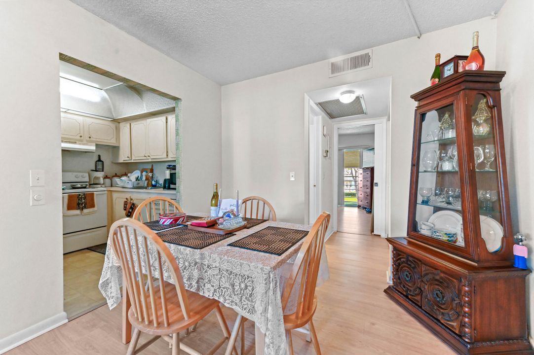 На продажу: $79,900 (1 спален, 1 ванн, 720 Квадратных фут)