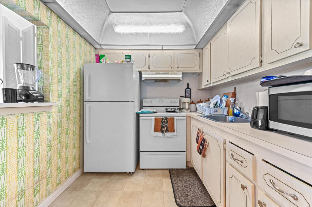 На продажу: $79,900 (1 спален, 1 ванн, 720 Квадратных фут)