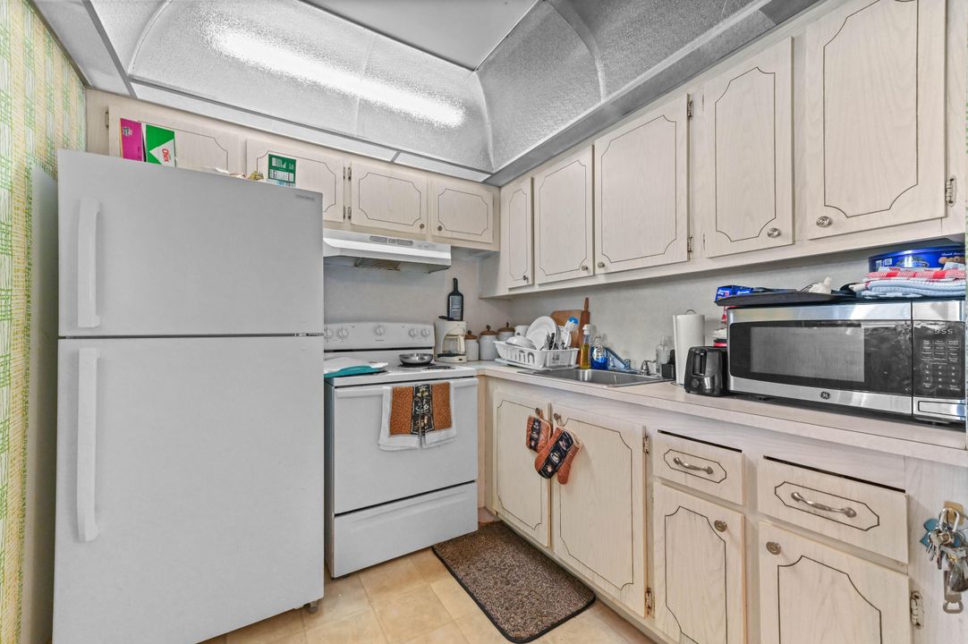 На продажу: $79,900 (1 спален, 1 ванн, 720 Квадратных фут)