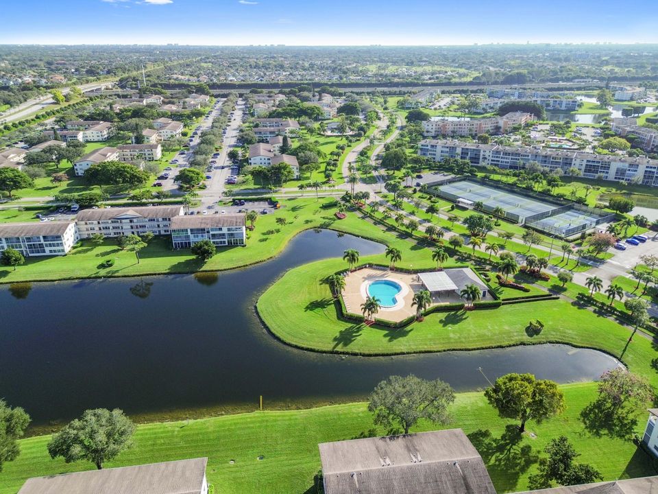 На продажу: $79,900 (1 спален, 1 ванн, 720 Квадратных фут)