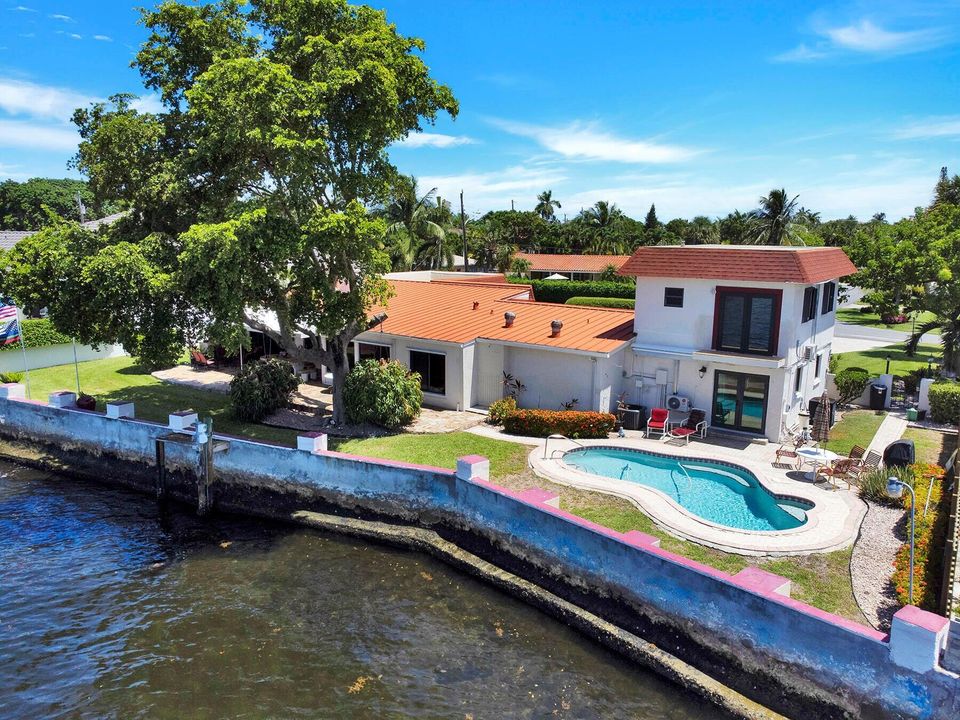 出租: $5,000 (2 贝兹, 1 浴室, 2702 平方英尺)