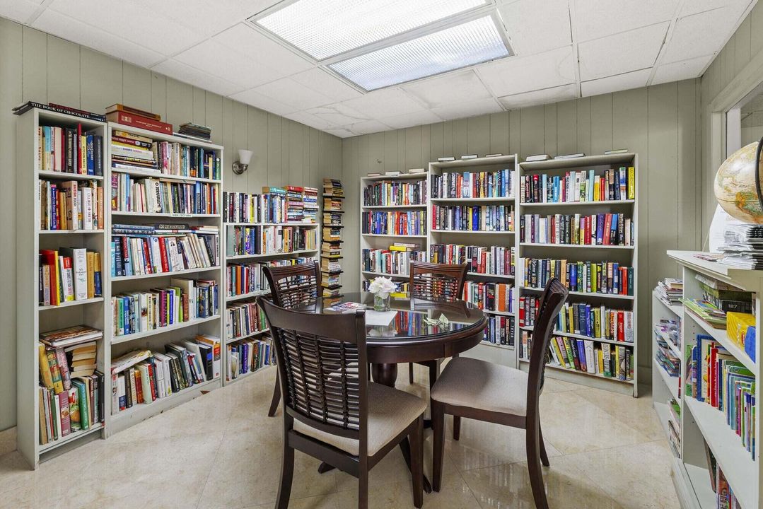 Active With Contract: $2,250 (1 beds, 1 baths, 917 Square Feet)