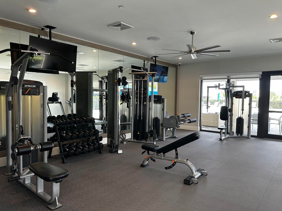 En Venta: $549,000 (3 camas, 2 baños, 1411 Pies cuadrados)