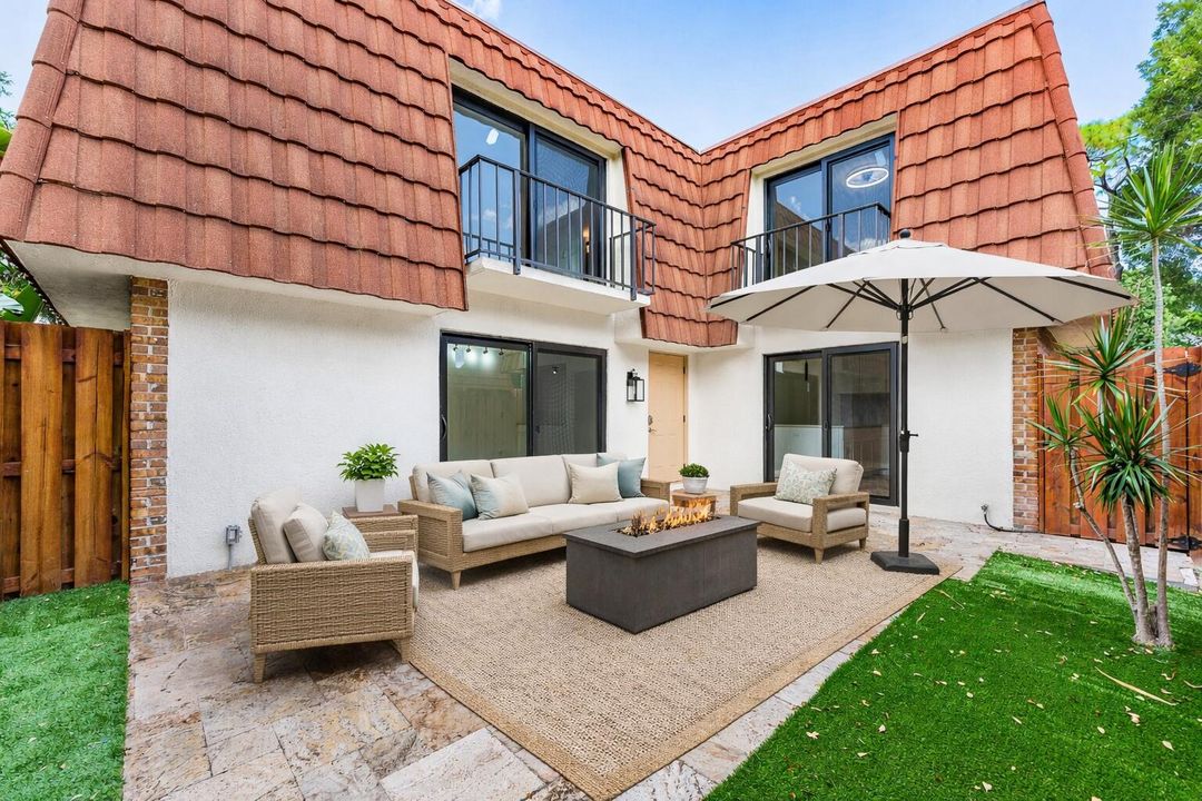 For Sale: $399,000 (2 beds, 2 baths, 1230 Square Feet)