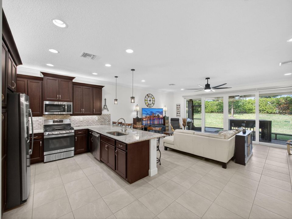 待售: $465,000 (2 贝兹, 2 浴室, 1750 平方英尺)