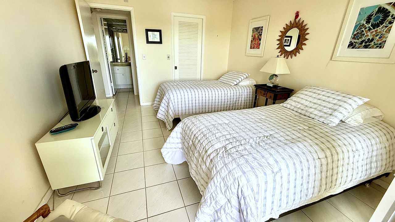 На продажу: $135,000 (2 спален, 2 ванн, 983 Квадратных фут)