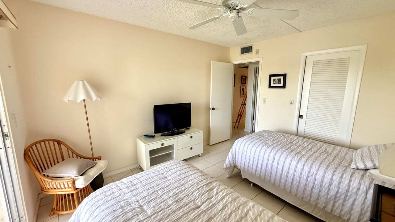 На продажу: $135,000 (2 спален, 2 ванн, 983 Квадратных фут)