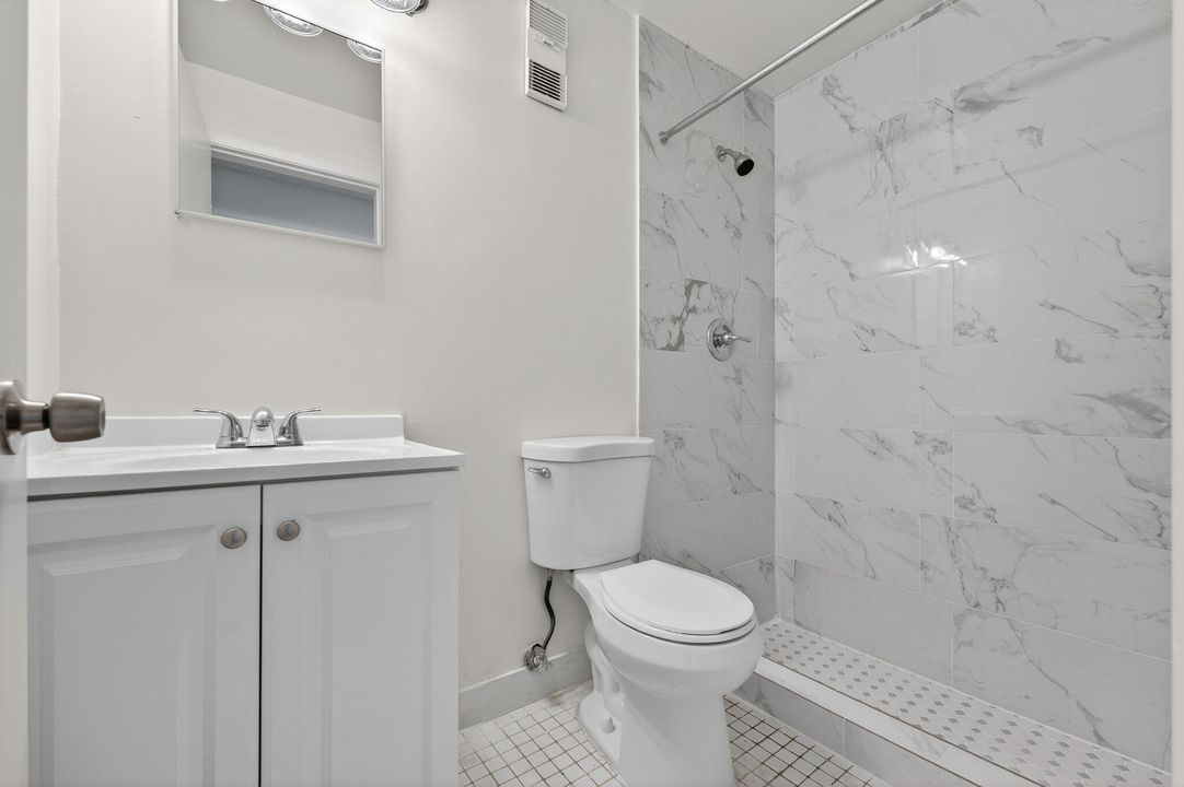 For Rent: $2,150 (1 beds, 2 baths, 980 Square Feet)