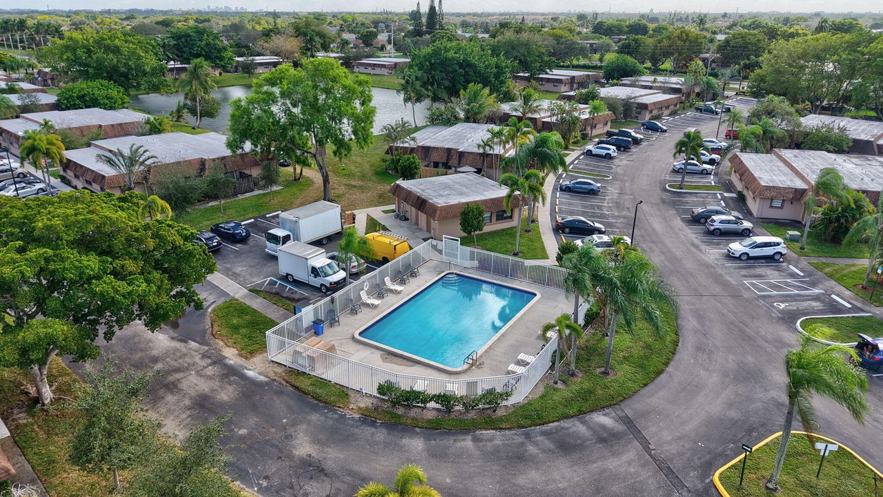 For Rent: $2,150 (1 beds, 2 baths, 980 Square Feet)