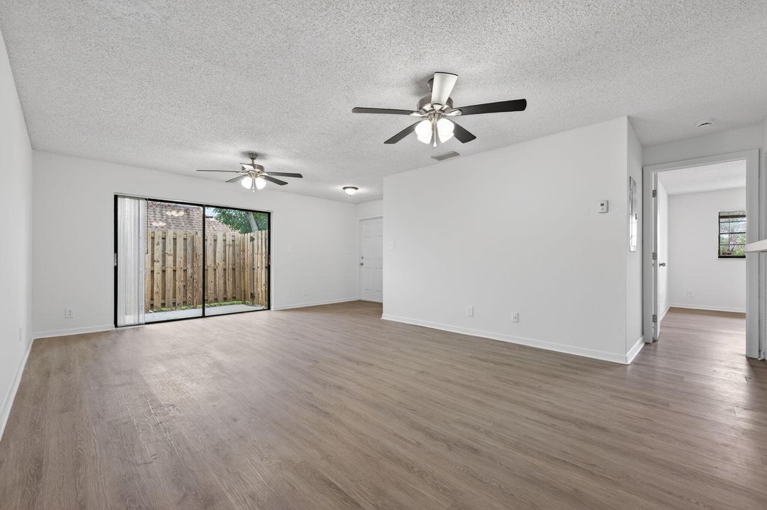 For Rent: $2,150 (1 beds, 2 baths, 980 Square Feet)