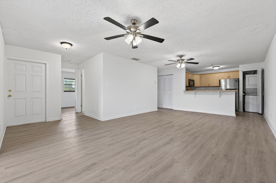 For Rent: $2,150 (1 beds, 2 baths, 980 Square Feet)