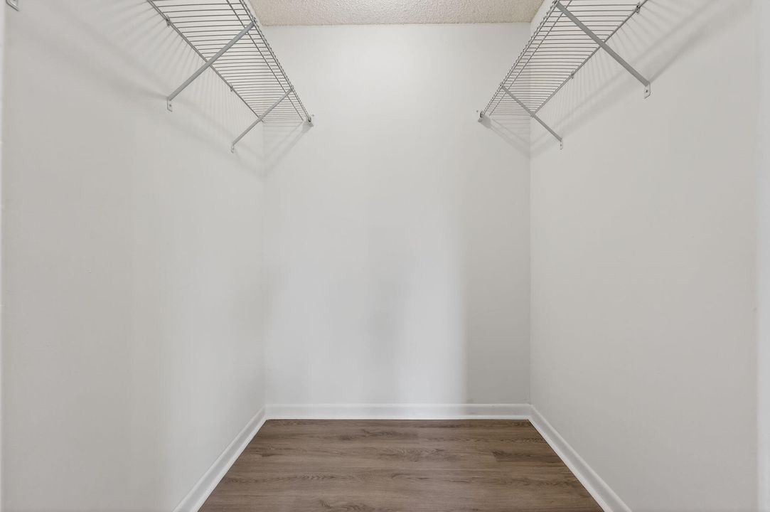 For Rent: $2,150 (1 beds, 2 baths, 980 Square Feet)