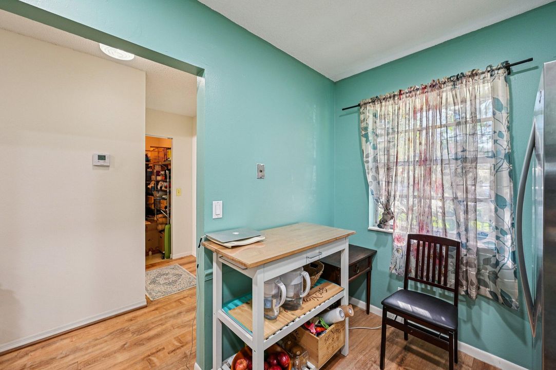 For Sale: $145,000 (1 beds, 1 baths, 721 Square Feet)