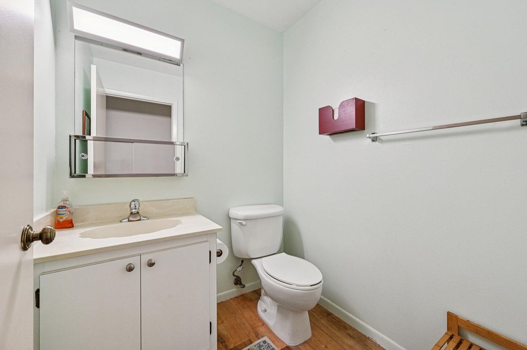 For Sale: $145,000 (1 beds, 1 baths, 721 Square Feet)