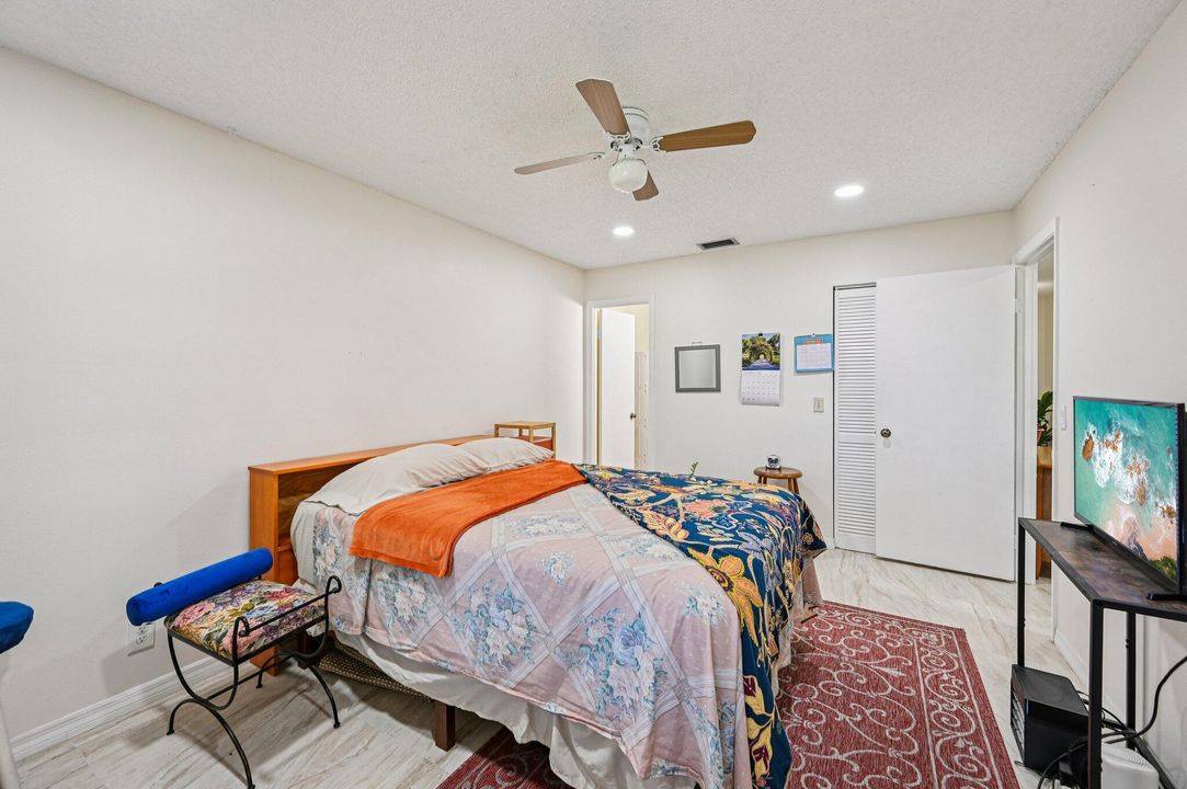 For Sale: $145,000 (1 beds, 1 baths, 721 Square Feet)