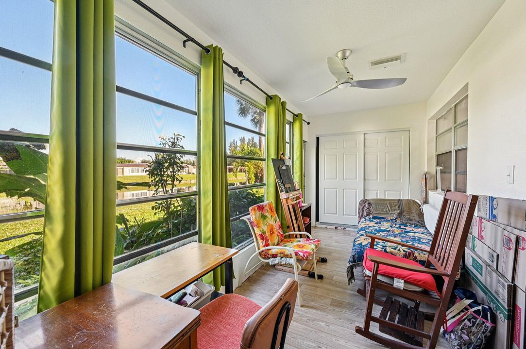 For Sale: $145,000 (1 beds, 1 baths, 721 Square Feet)