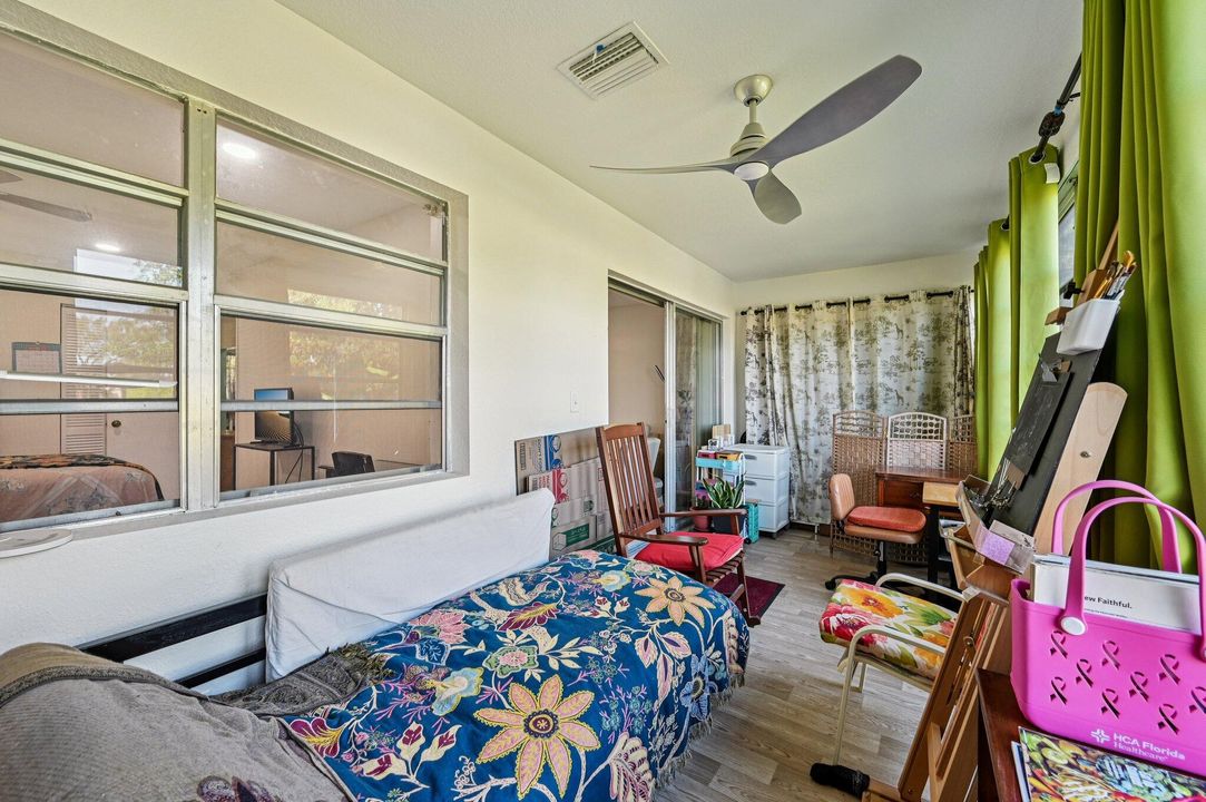 For Sale: $145,000 (1 beds, 1 baths, 721 Square Feet)