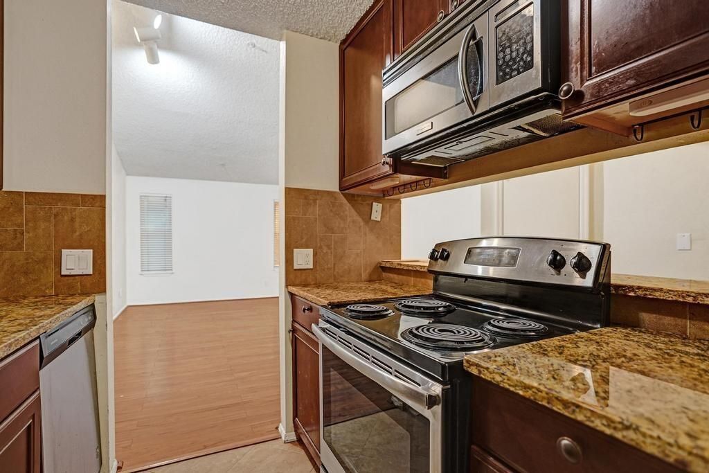 В аренду: $2,000 (2 спален, 2 ванн, 1088 Квадратных фут)