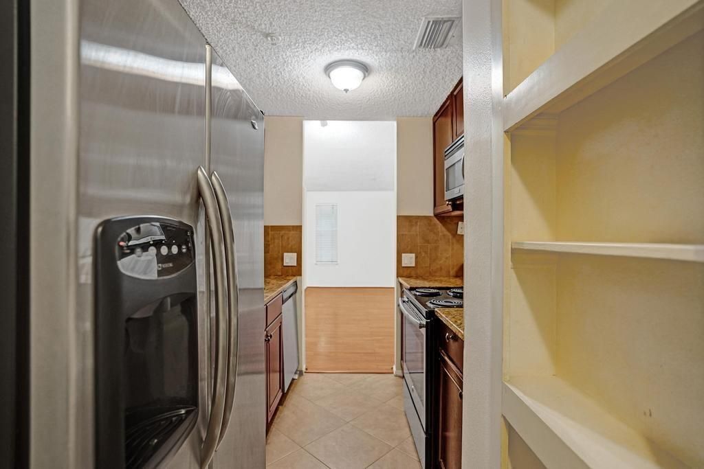 В аренду: $2,000 (2 спален, 2 ванн, 1088 Квадратных фут)