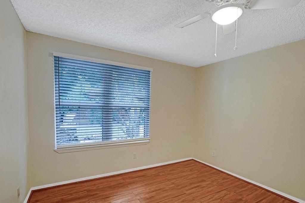 В аренду: $2,000 (2 спален, 2 ванн, 1088 Квадратных фут)