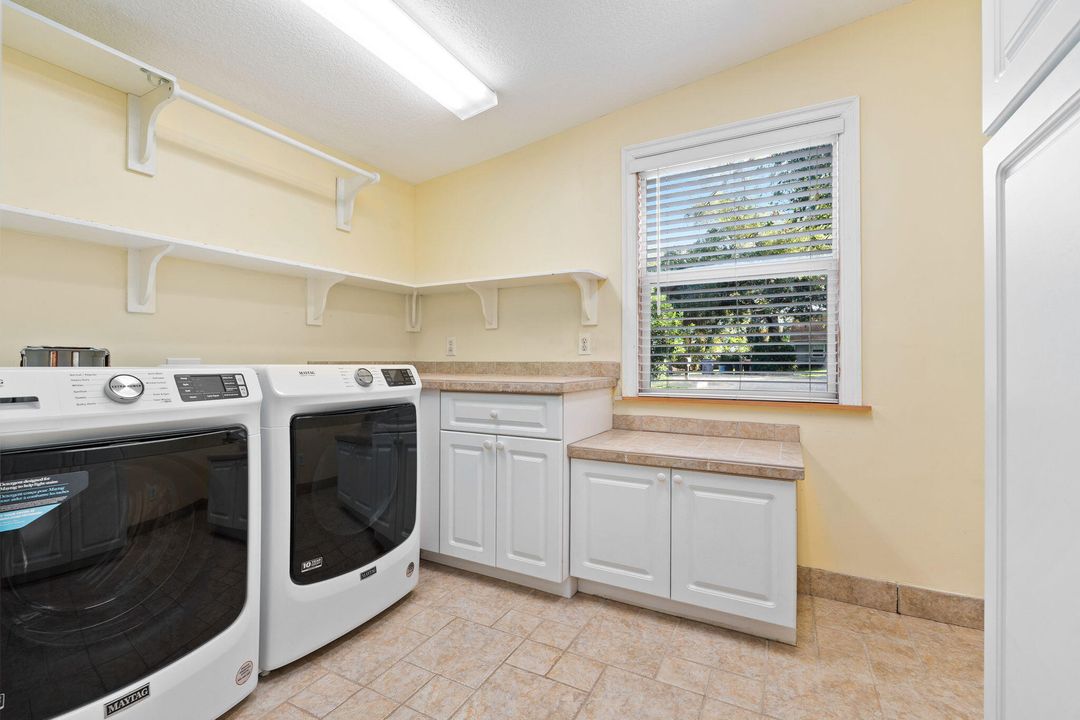 En Venta: $319,900 (3 camas, 2 baños, 1451 Pies cuadrados)