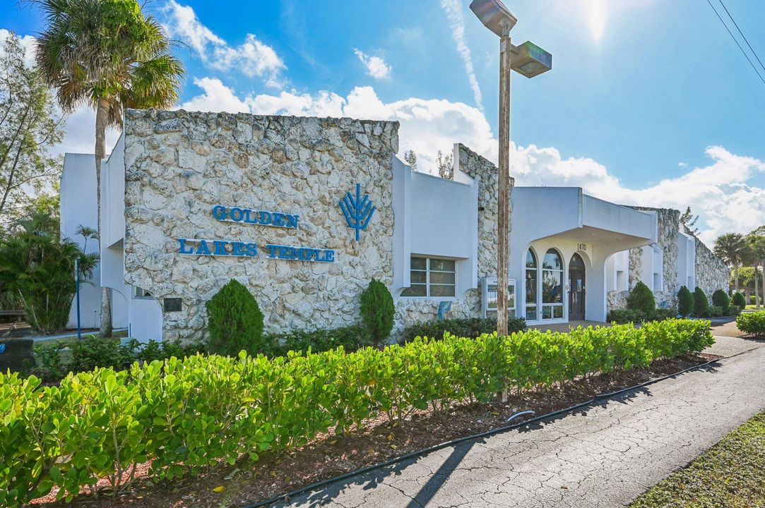 For Sale: $145,000 (1 beds, 1 baths, 721 Square Feet)