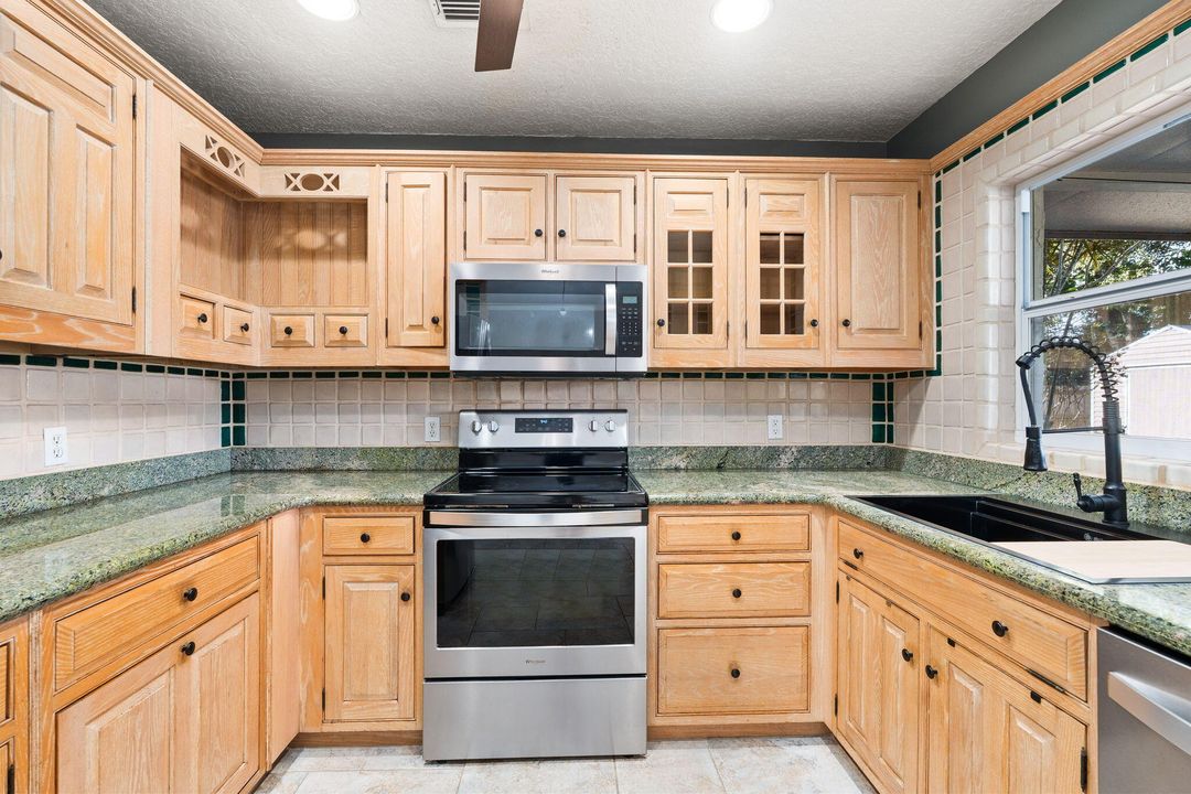 En Venta: $319,900 (3 camas, 2 baños, 1451 Pies cuadrados)