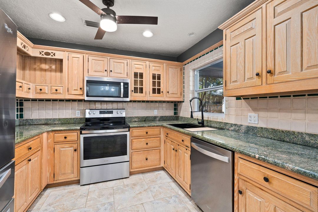 En Venta: $319,900 (3 camas, 2 baños, 1451 Pies cuadrados)