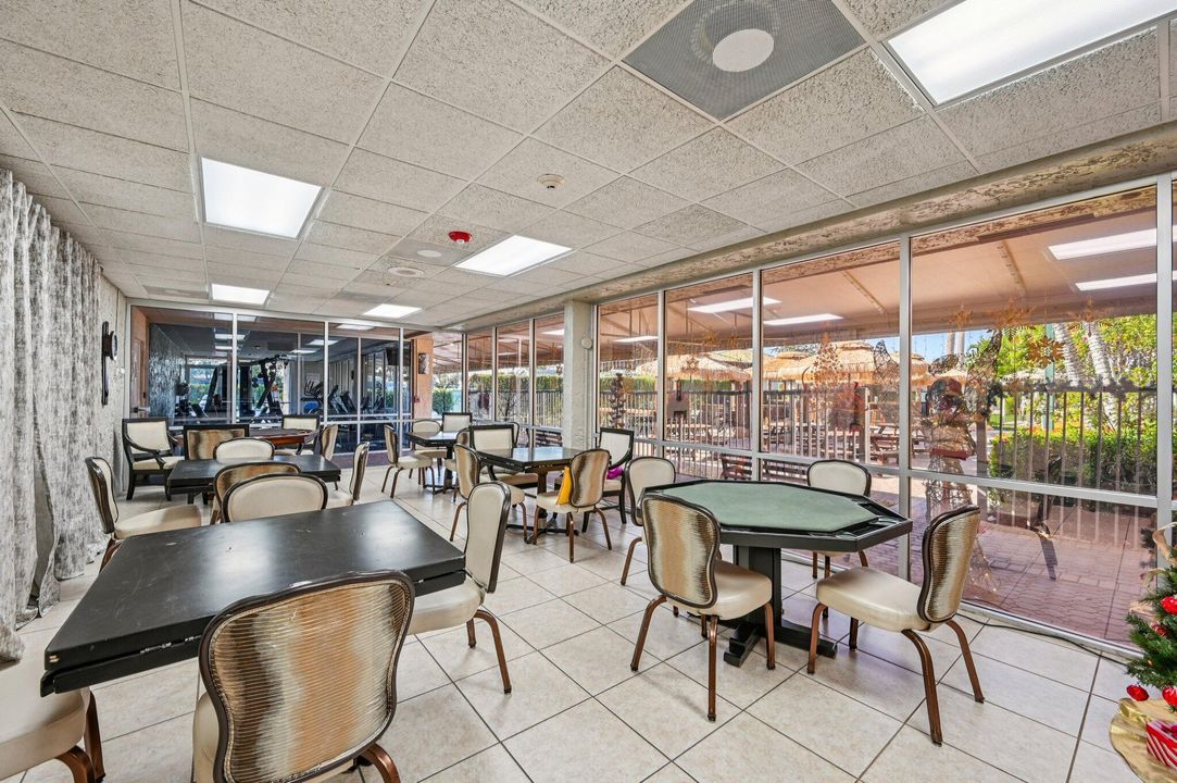 For Sale: $145,000 (1 beds, 1 baths, 721 Square Feet)