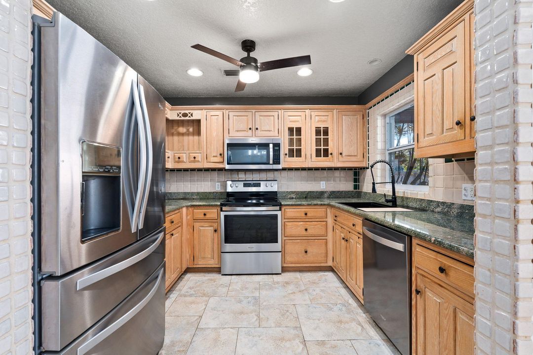 En Venta: $319,900 (3 camas, 2 baños, 1451 Pies cuadrados)